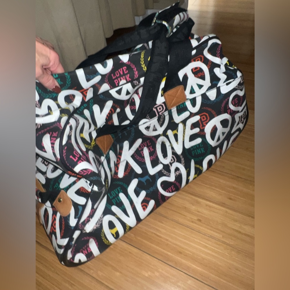 RARE Victoria's Secret pink travel duffle bag with hand pull with love graffiti - Picture 2 of 6